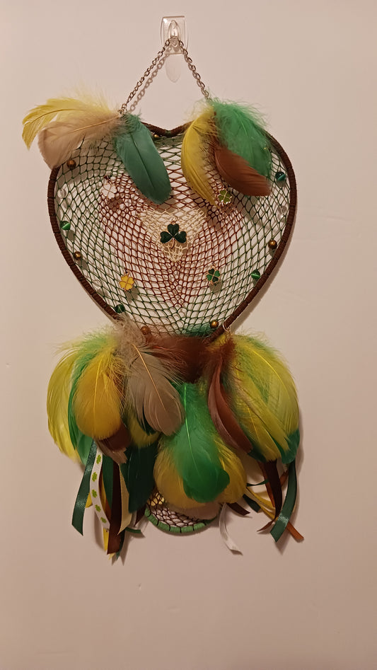 🌿 Clover Heart Dreamcatcher – Handmade Symbol of Luck & Peace