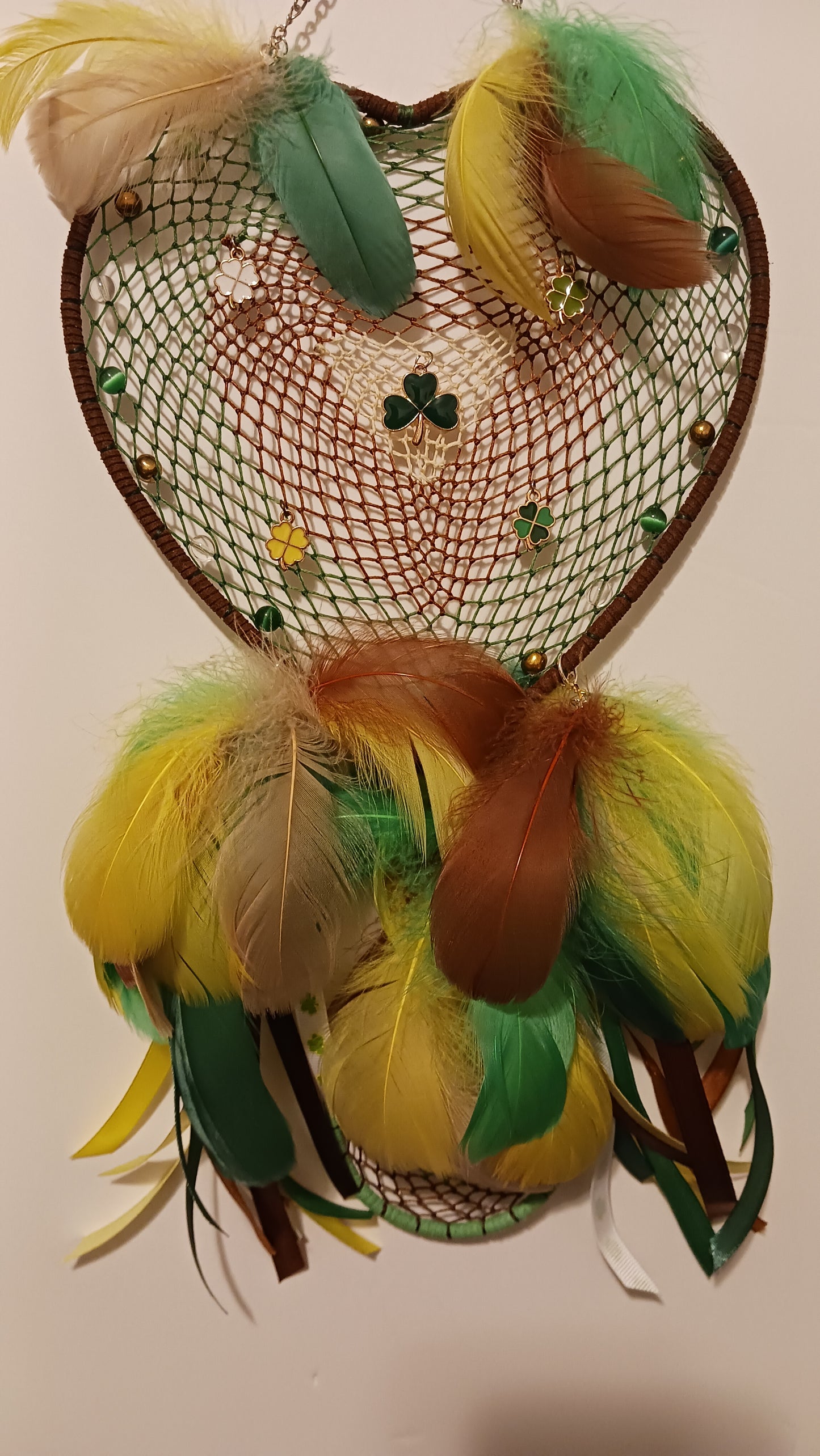 🌿 Clover Heart Dreamcatcher – Handmade Symbol of Luck & Peace